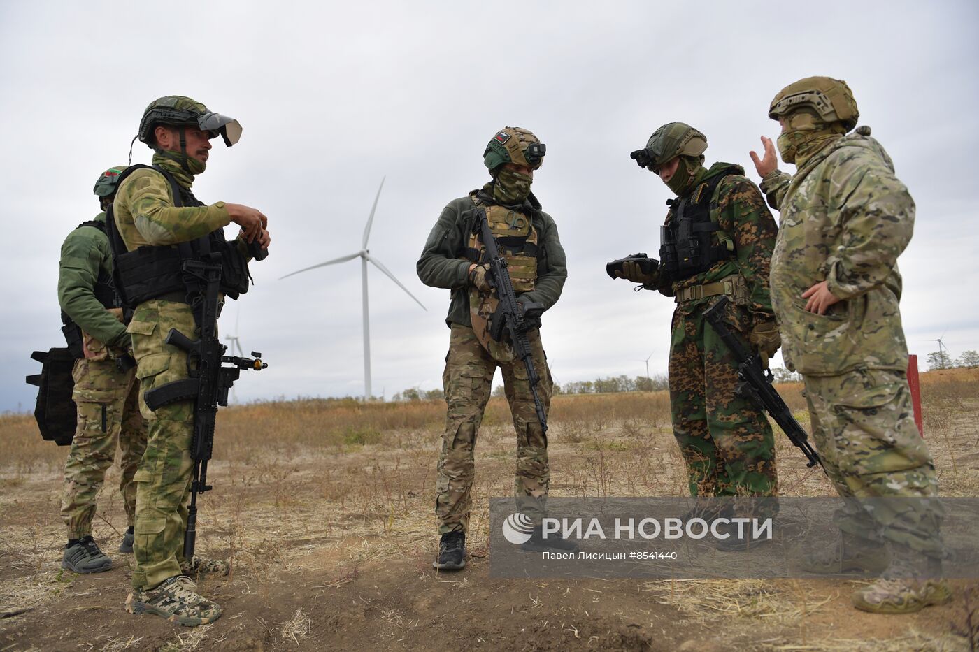 Подготовка подразделений отдельной казачьей бригады "Днепр" на полигоне в Запорожской области