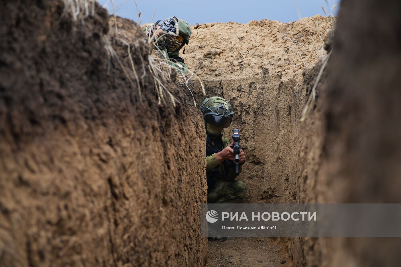 Подготовка подразделений отдельной казачьей бригады "Днепр" на полигоне в Запорожской области