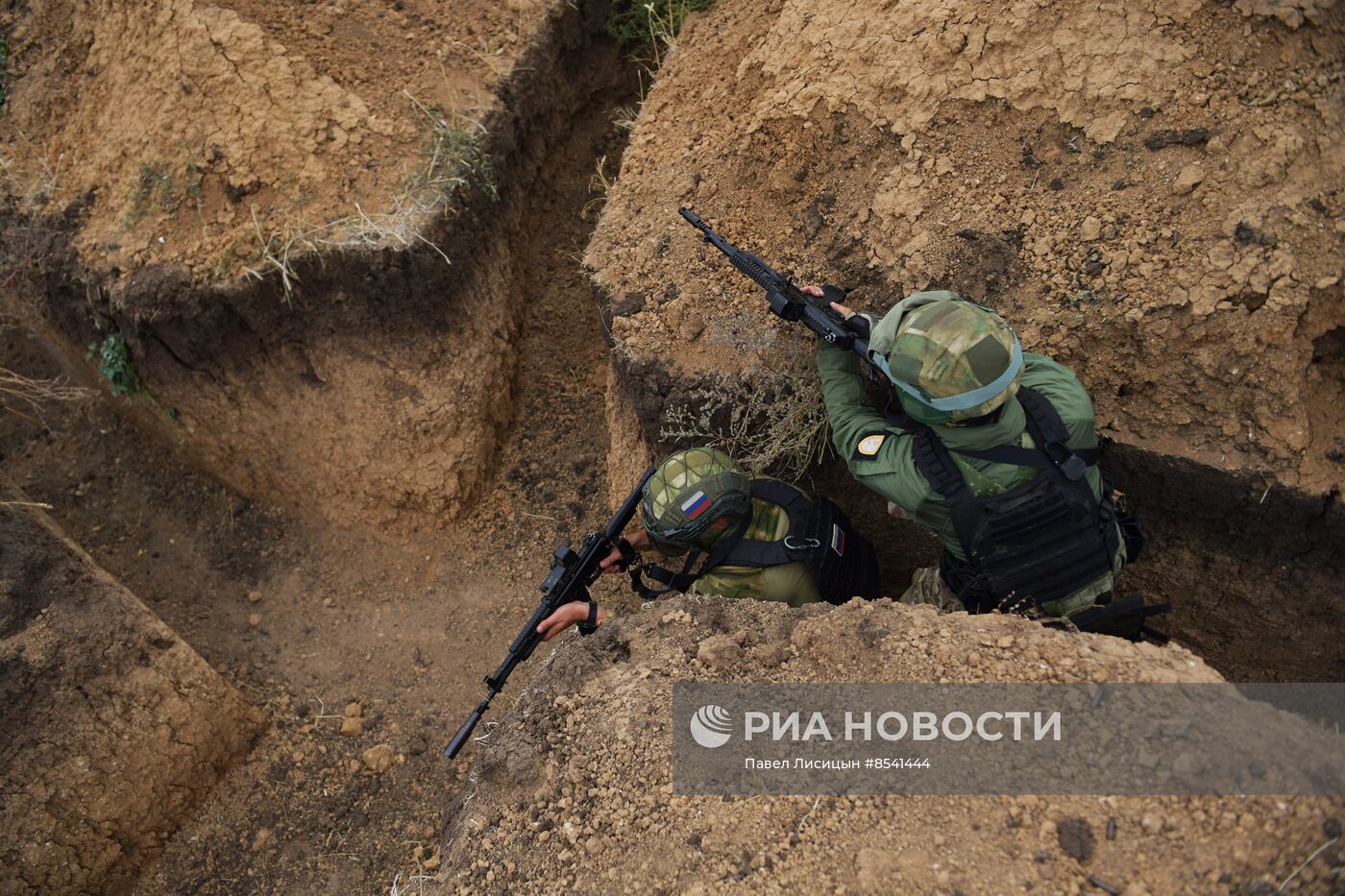 Подготовка подразделений отдельной казачьей бригады "Днепр" на полигоне в Запорожской области