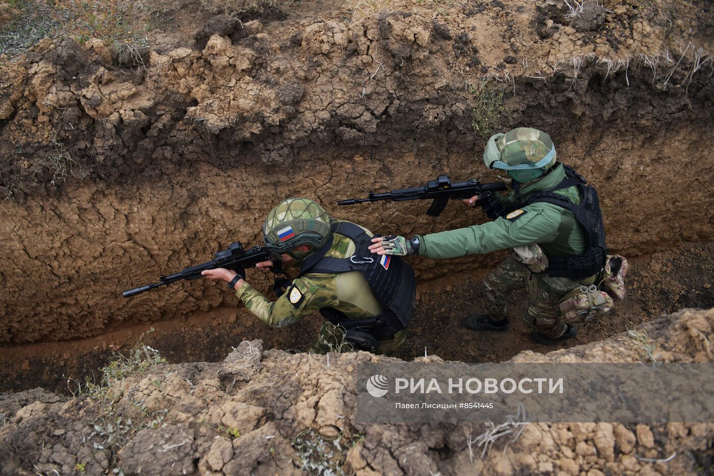 Подготовка подразделений отдельной казачьей бригады "Днепр" на полигоне в Запорожской области