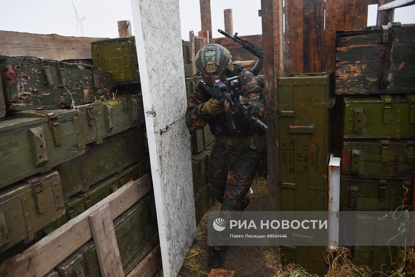 Подготовка подразделений отдельной казачьей бригады "Днепр" на полигоне в Запорожской области