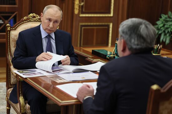 Президент РФ В. Путин провел встречу с главой Кабардино-Балкарии К. Коковым