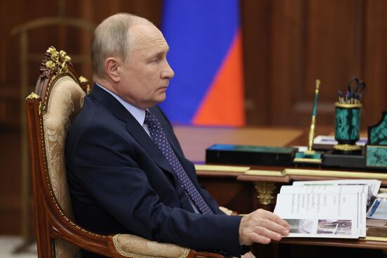 Президент РФ В. Путин провел встречу с главой Кабардино-Балкарии К. Коковым