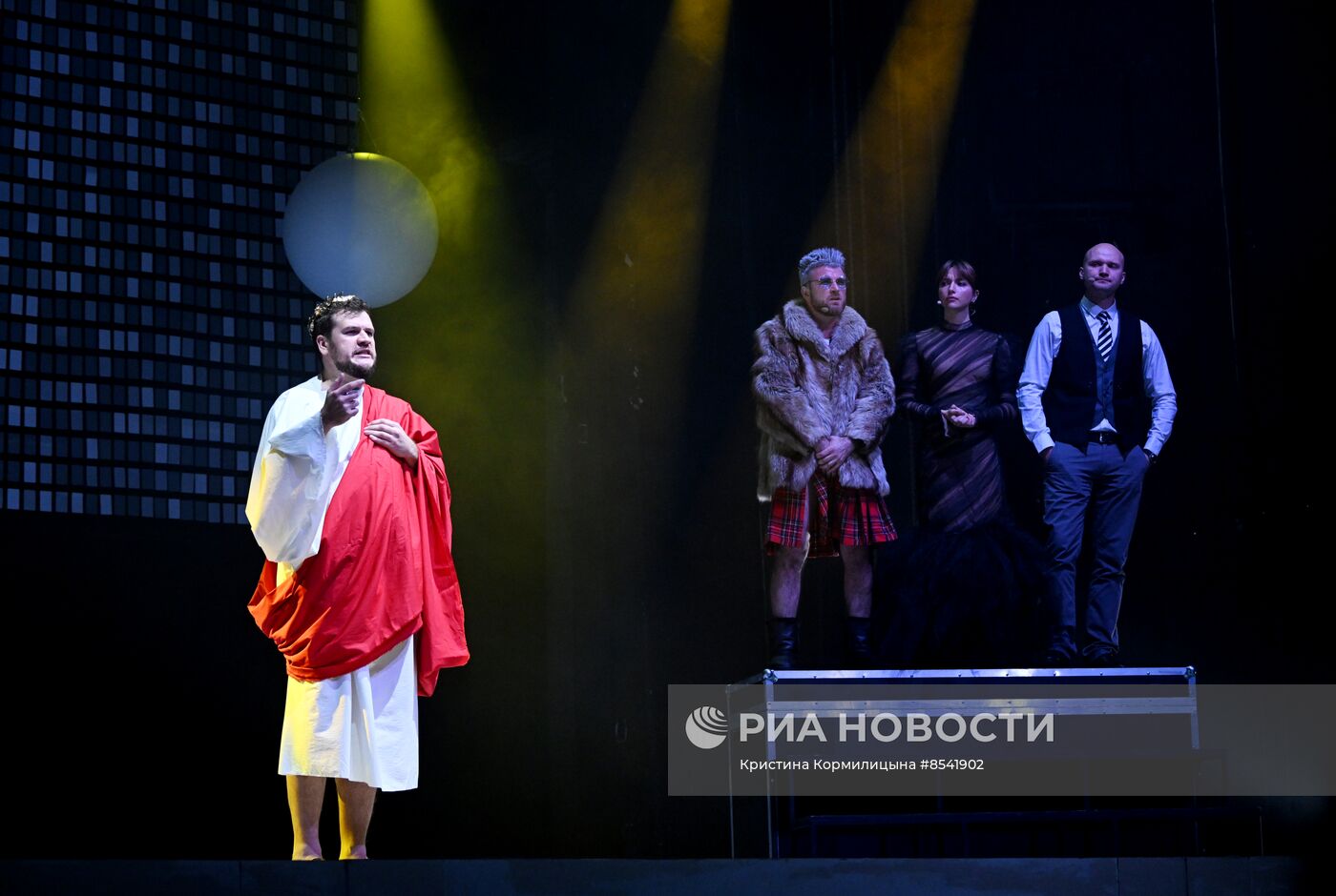 Спектакль "Гастроль Воланда" в театре Москвы