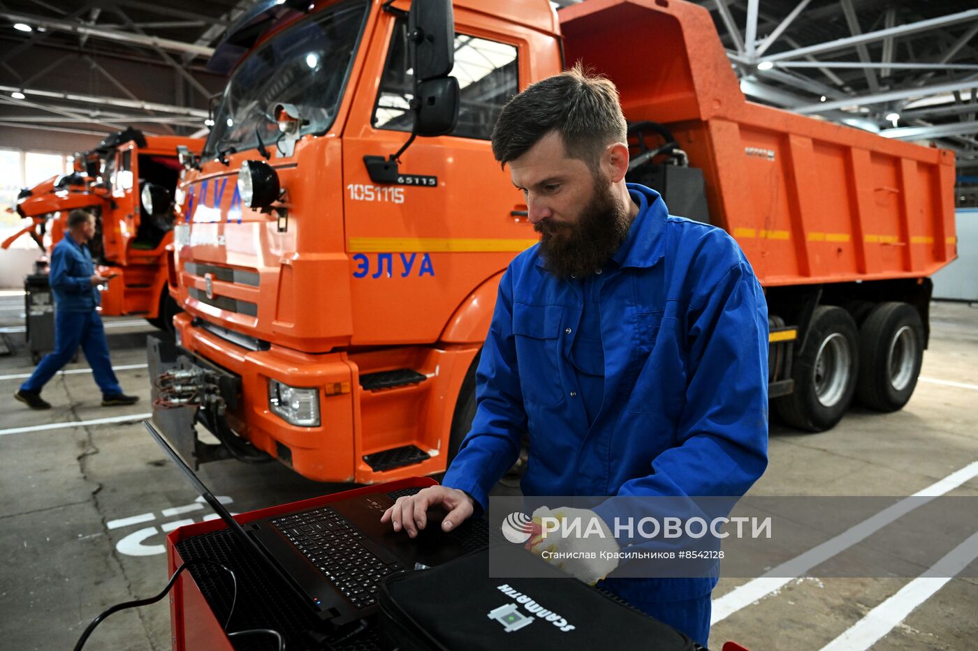 Открытие первого в новых регионах сервисного центра "КамАЗ" в Луганске