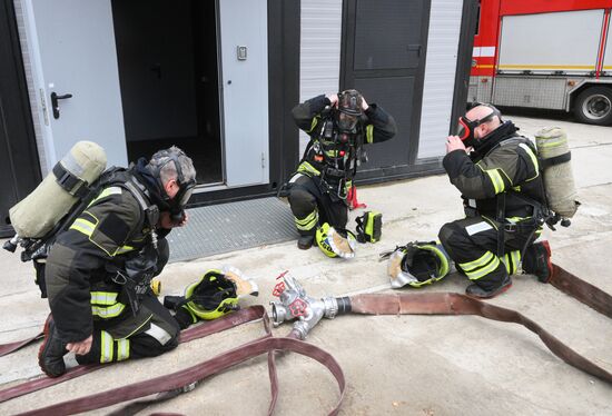 Тренировка пожарных и спасателей Москвы 