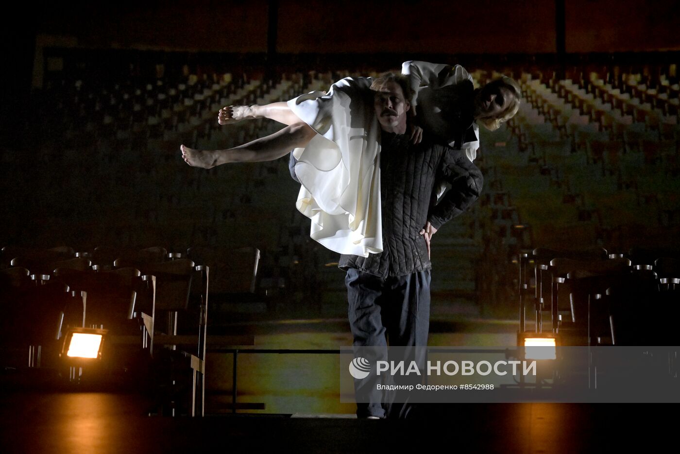 Спектакль "9 ряд. 10, 11 место" в МХТ им. А.П. Чехова