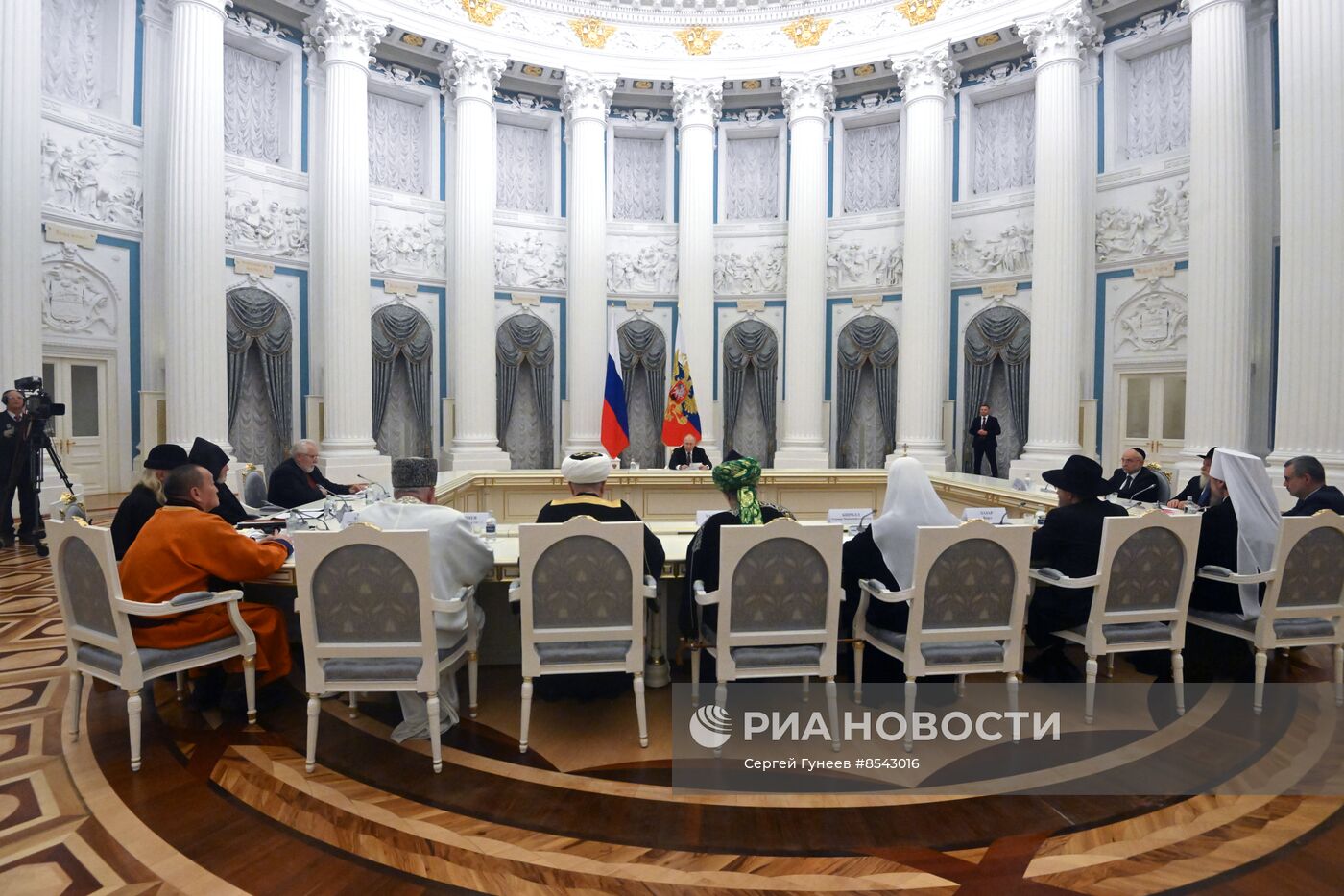 Президент РФ В. Путин провёл встречу с представителями религиозных конфессий России