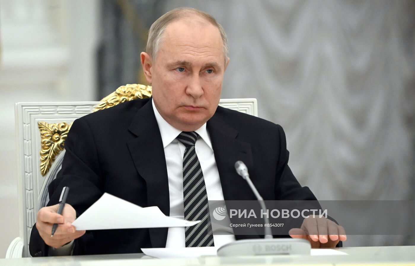 Президент РФ В. Путин провёл встречу с представителями религиозных конфессий России