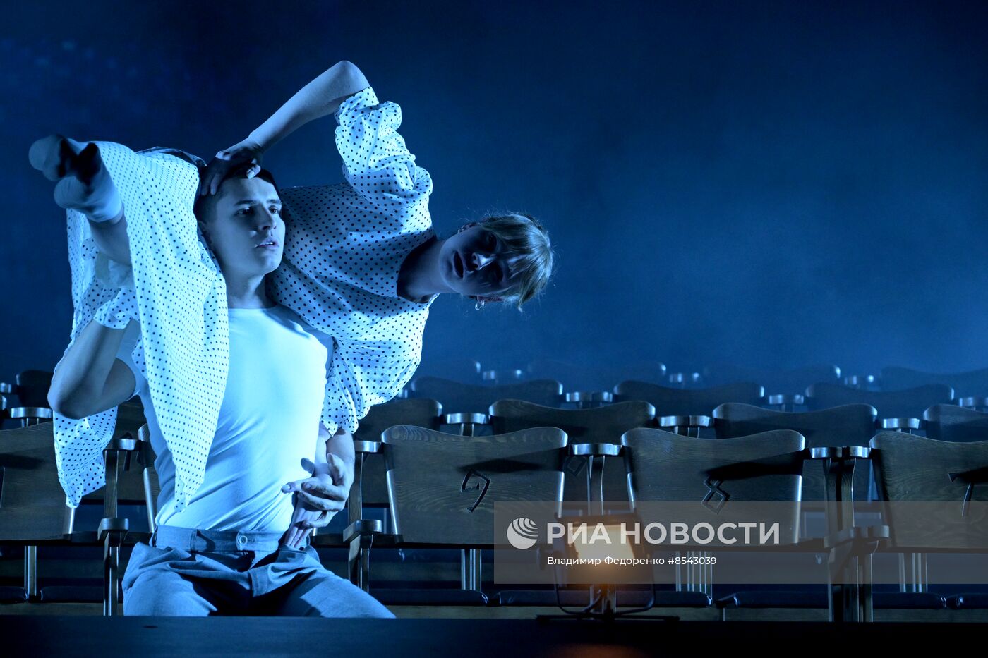 Спектакль "9 ряд. 10, 11 место" в МХТ им. А.П. Чехова