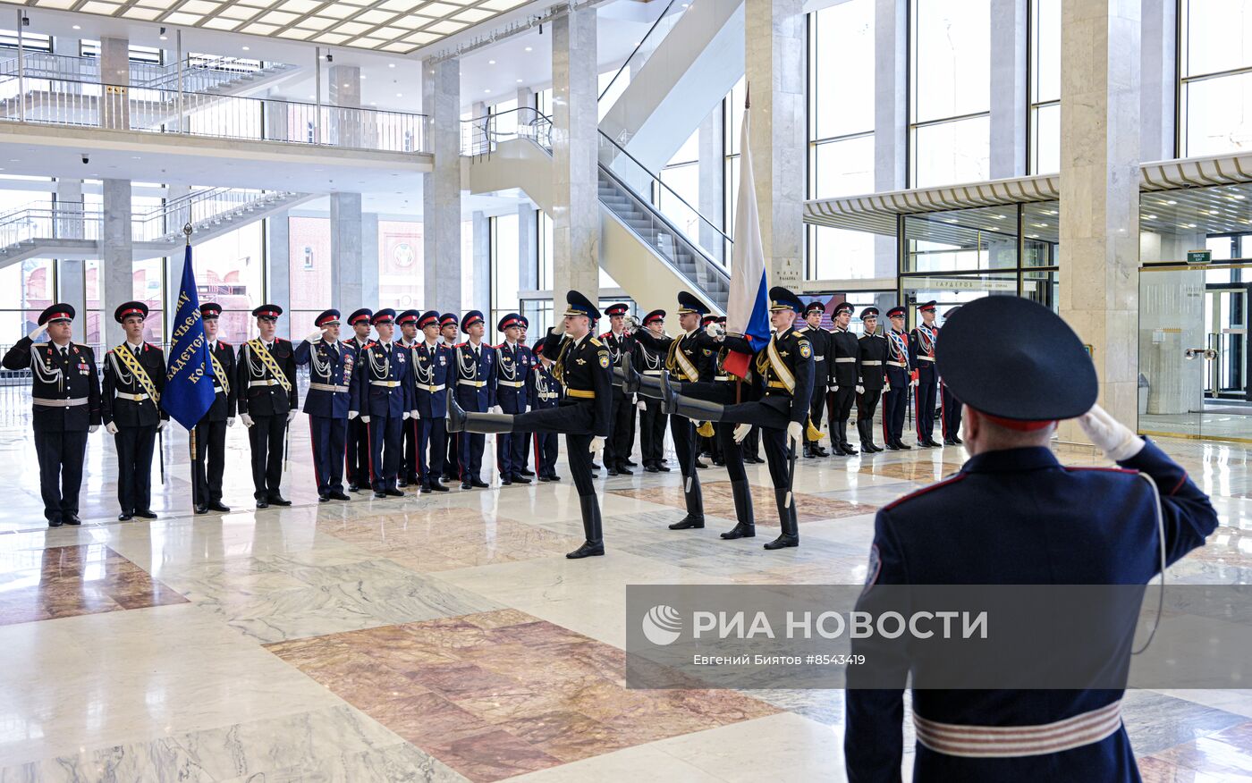 Передача переходящего знамени президента РФ Казачьему кадетскому корпусу имени атамана И. А. Бирюкова