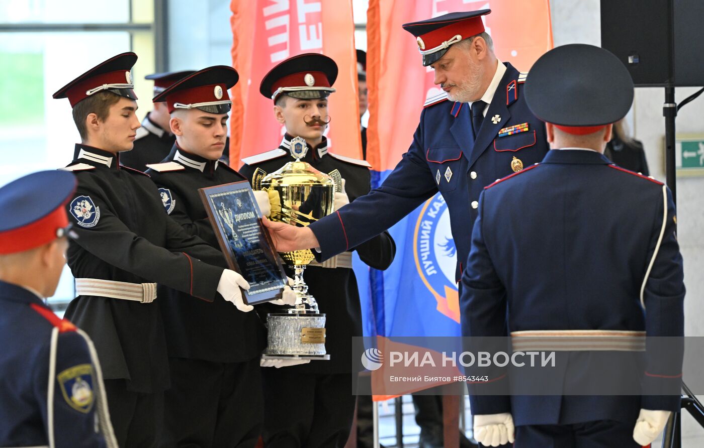 Передача переходящего знамени президента РФ Казачьему кадетскому корпусу имени атамана И. А. Бирюкова