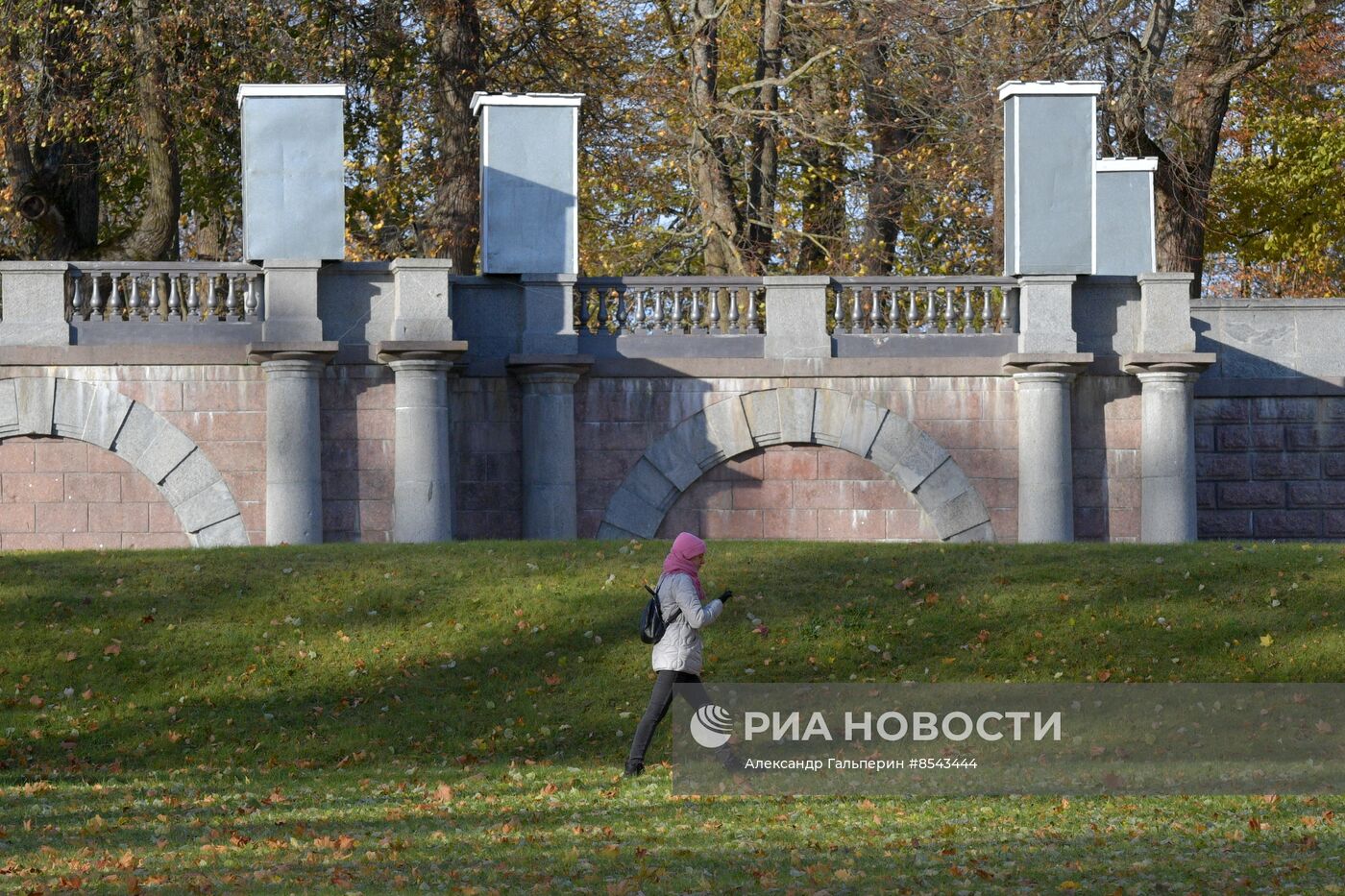 Подготовка к зиме скульптур в парке "Царское село"