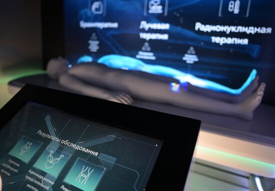 Медицинская инсталляция в павильоне "Атом" на ВДНХ. Место: Россия, Москва. Автор: Владимир Астапкович/РИА Новости. Павильон "Атом" на ВДНХ