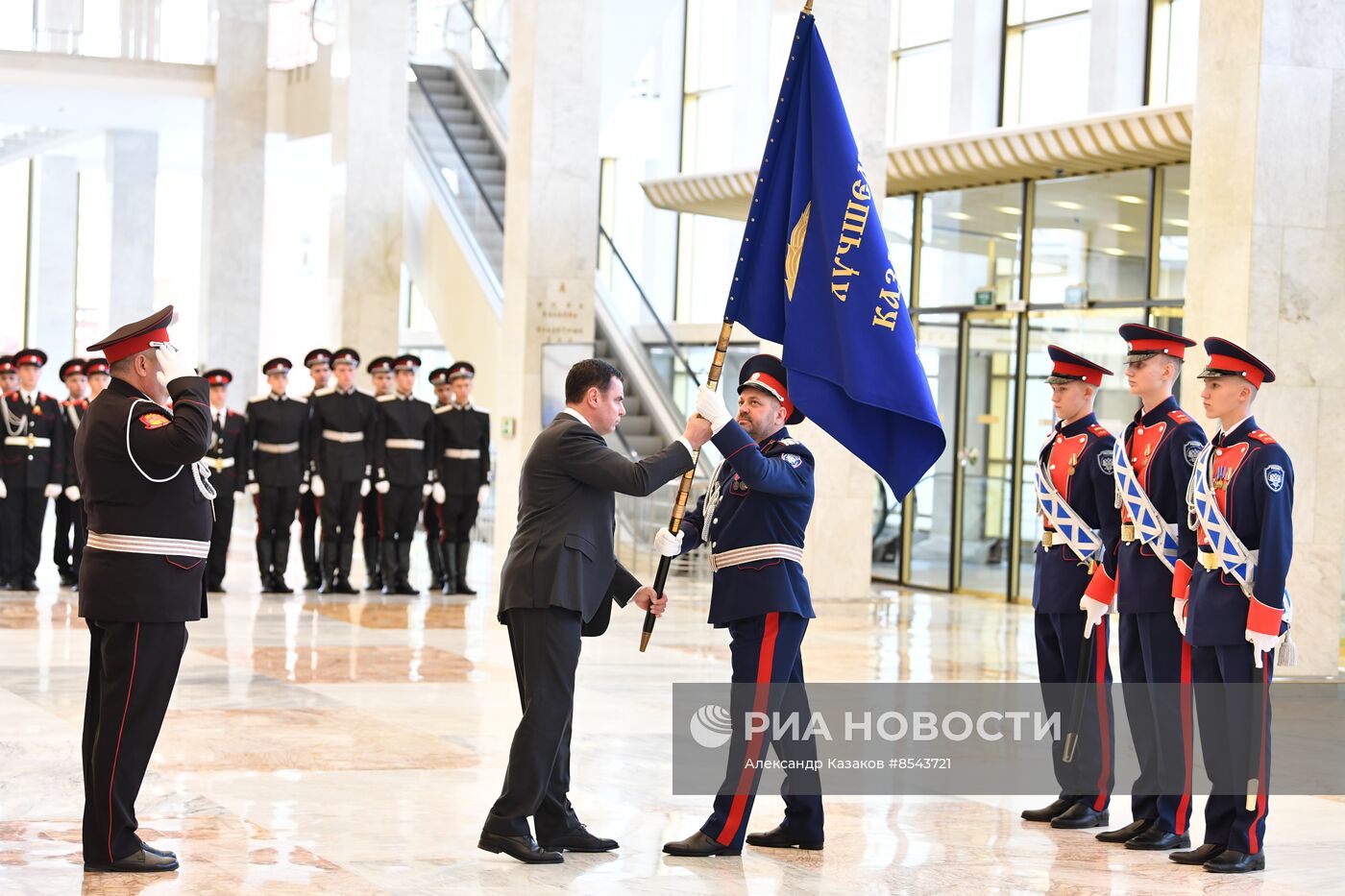 Передача переходящего знамени президента РФ Казачьему кадетскому корпусу имени атамана И. А. Бирюкова