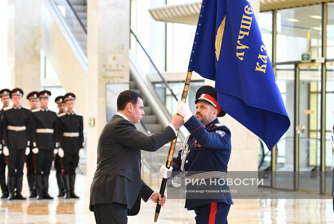 Передача переходящего знамени президента РФ Казачьему кадетскому корпусу имени атамана И. А. Бирюкова