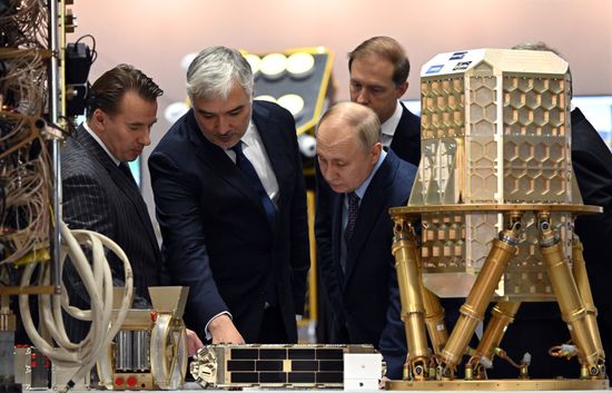 Президент РФ В. Путин посетил ПАО "РКК "Энергия" им. С.П. Королёва"