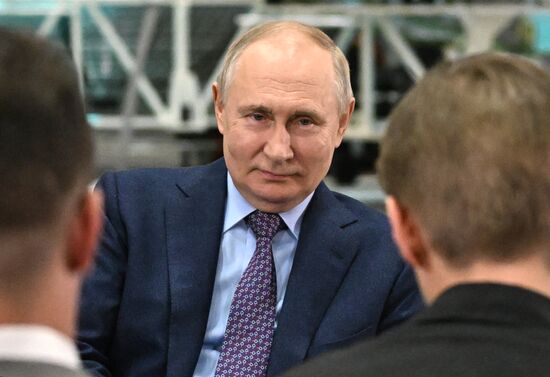 Президент РФ В. Путин посетил ПАО "РКК "Энергия" им. С.П. Королёва"