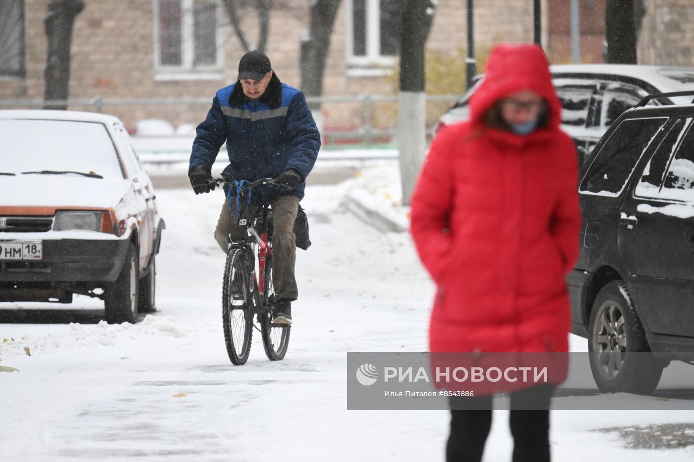 Снег в Москве 