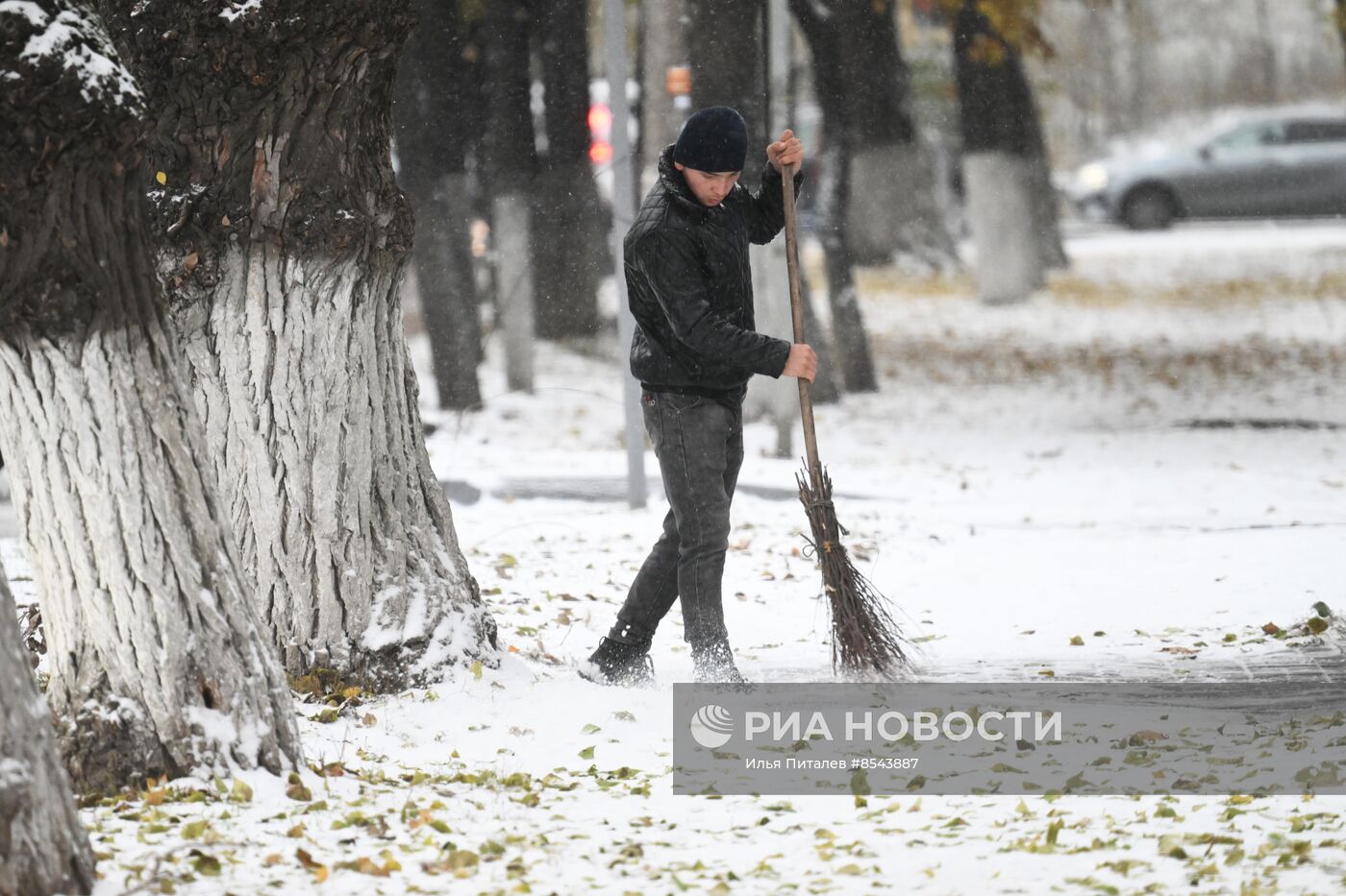 Снег в Москве 