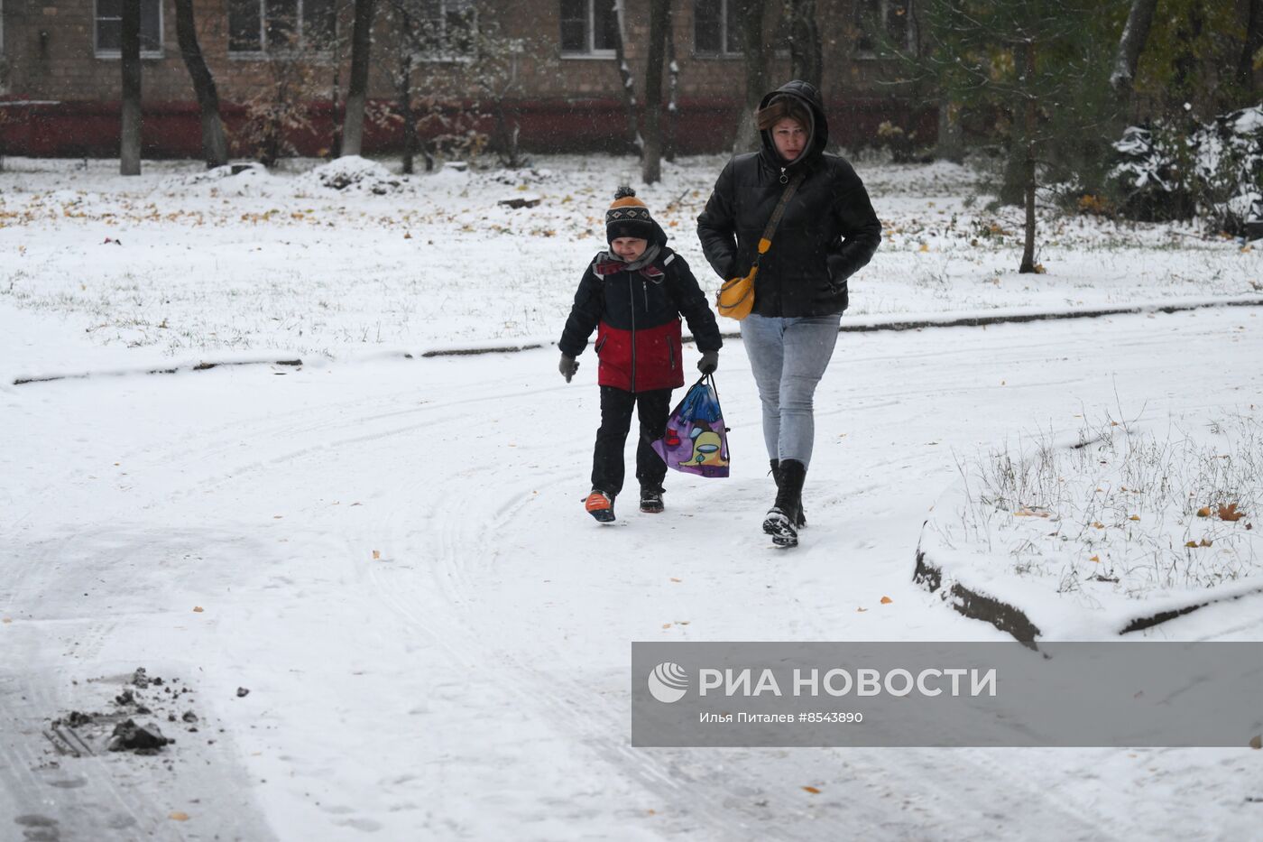 Снег в Москве 