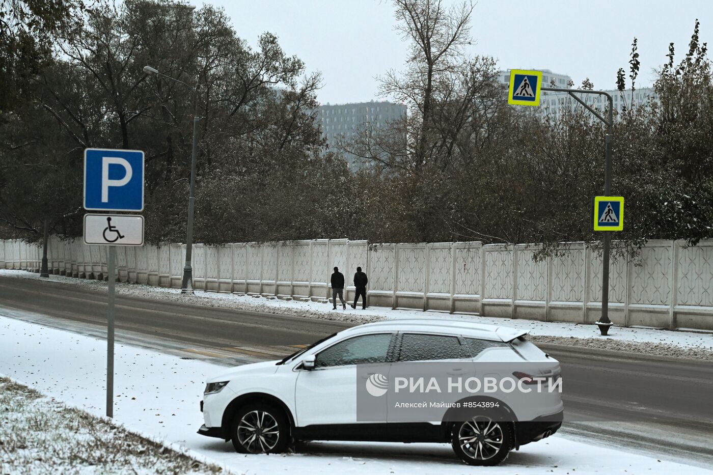 Снег в Москве 