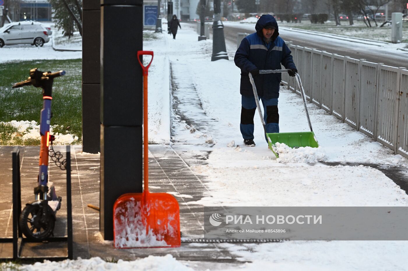 Снег в Москве 