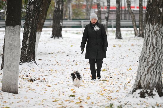 Снег в Москве 