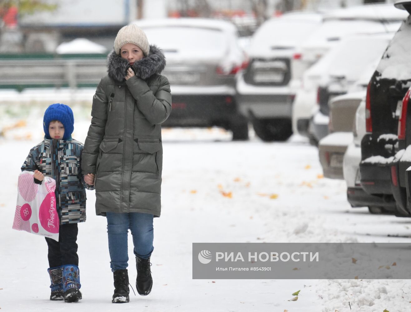 Снег в Москве 