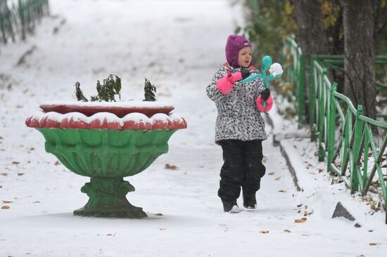 Снег в Москве 
