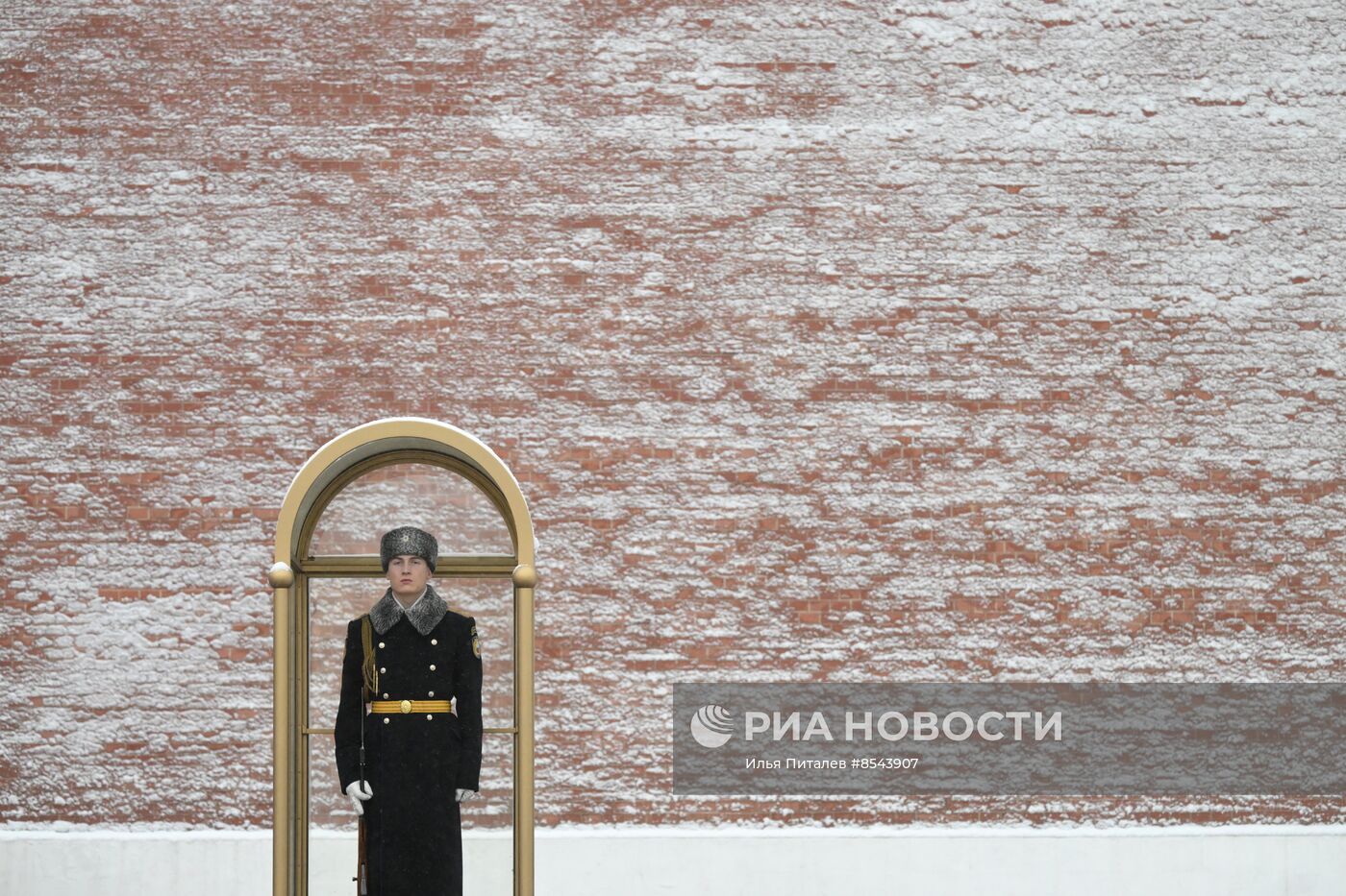 Снег в Москве 