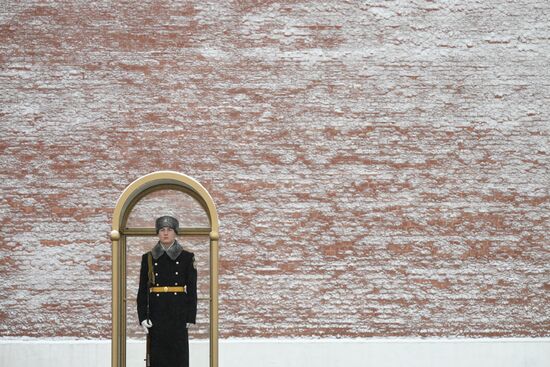 Снег в Москве 