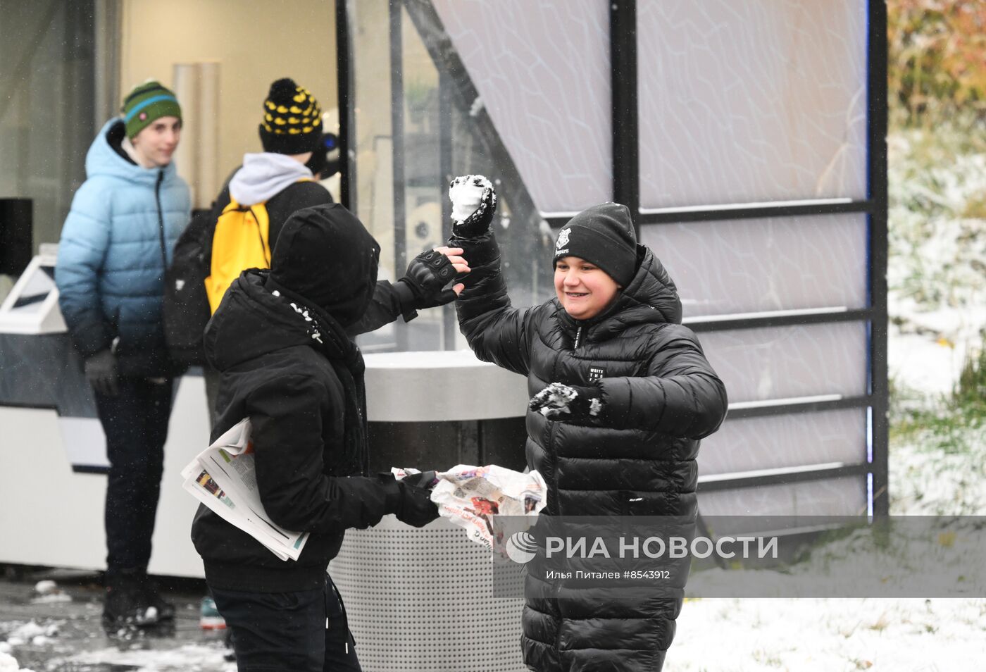 Снег в Москве 