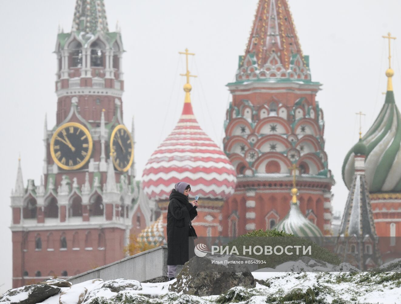 Снег в Москве 