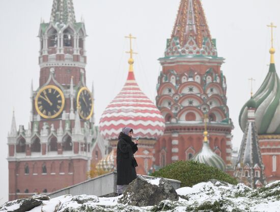 Снег в Москве 