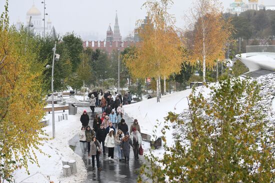 Снег в Москве 