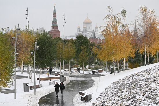 Снег в Москве 