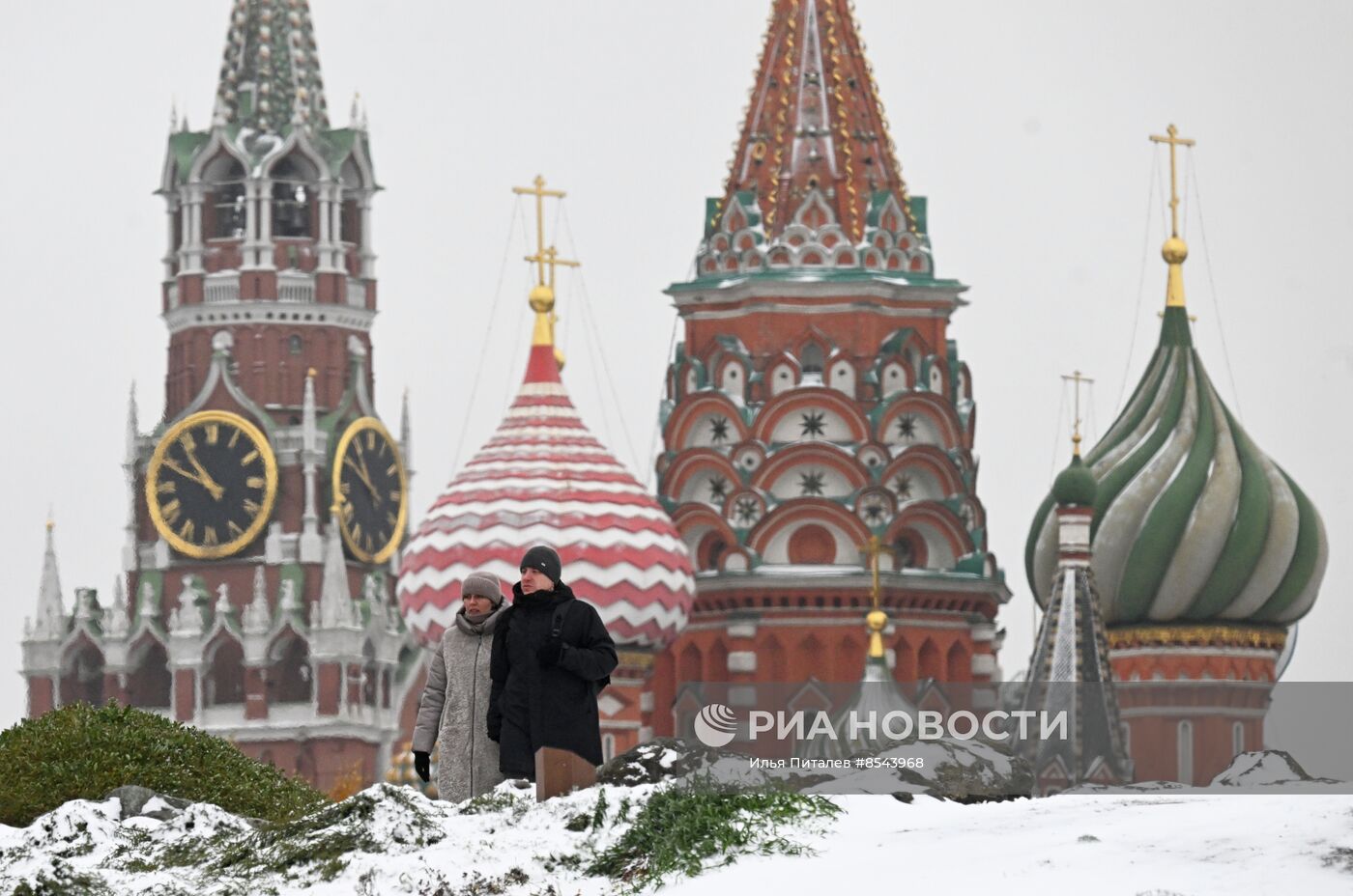 Снег в Москве 