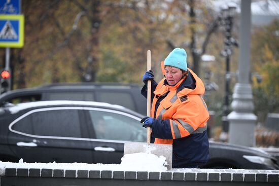 Снег в Москве 