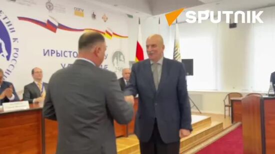 Гаглоев наградил орденом Дружбы директора Института истории и археологии Северной Осетии