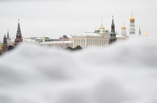 Снег в Москве 