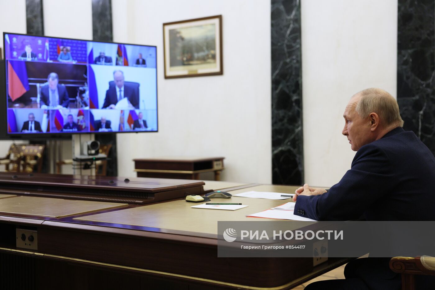 Президент РФ В. Путин провел совещание Совбеза РФ
