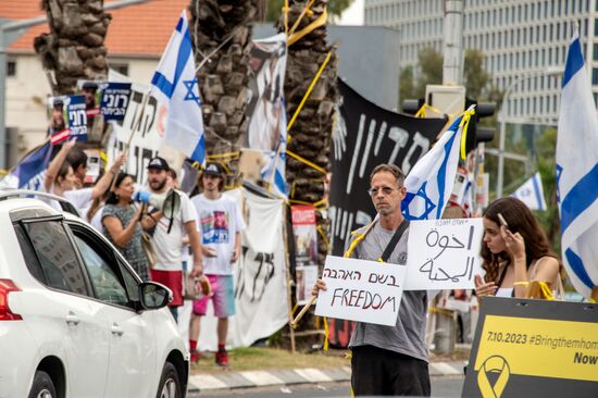 Акции в центре Тель-Авива за прекращение огня и освобождение заложников