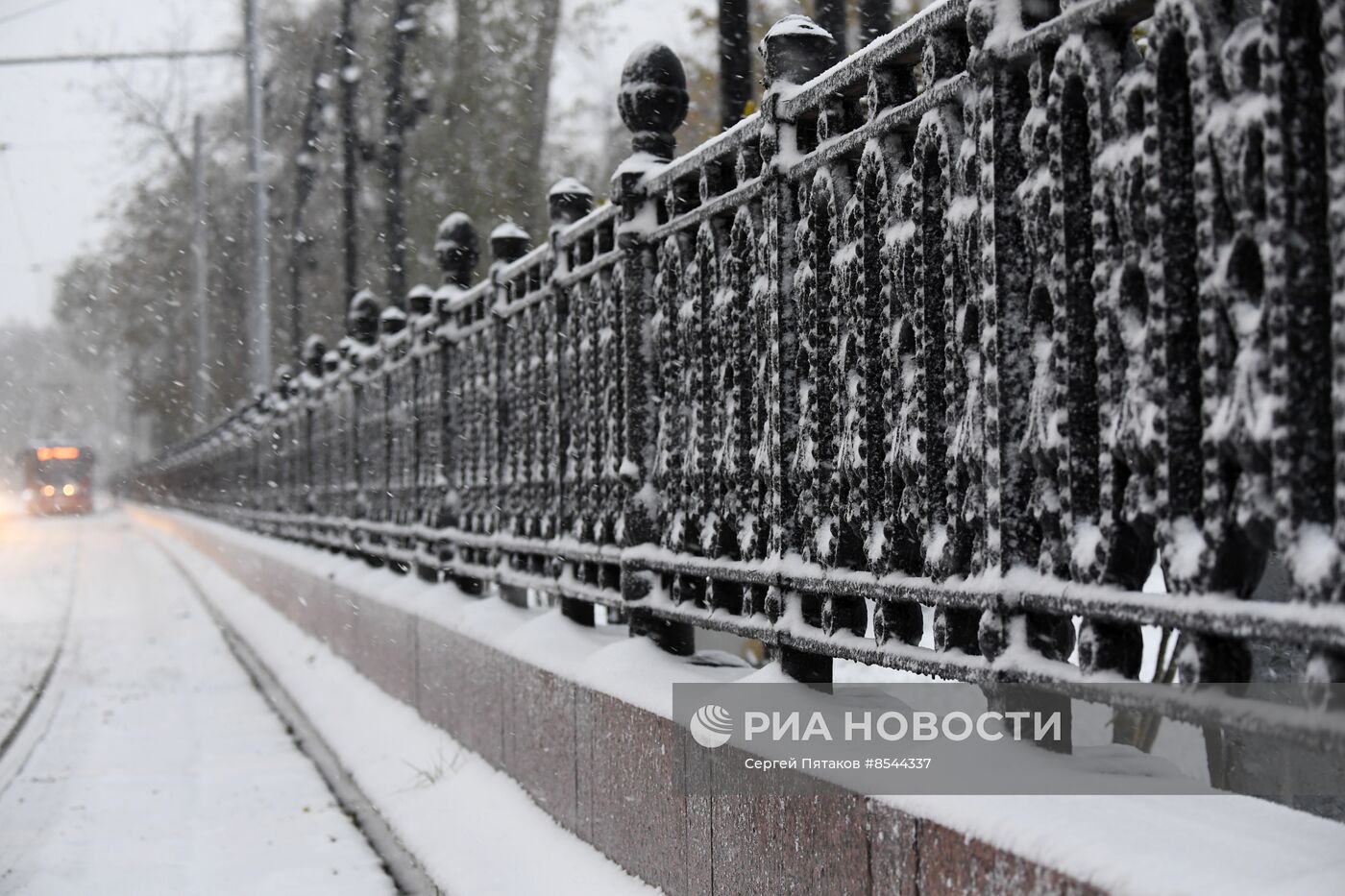 Снег в Москве