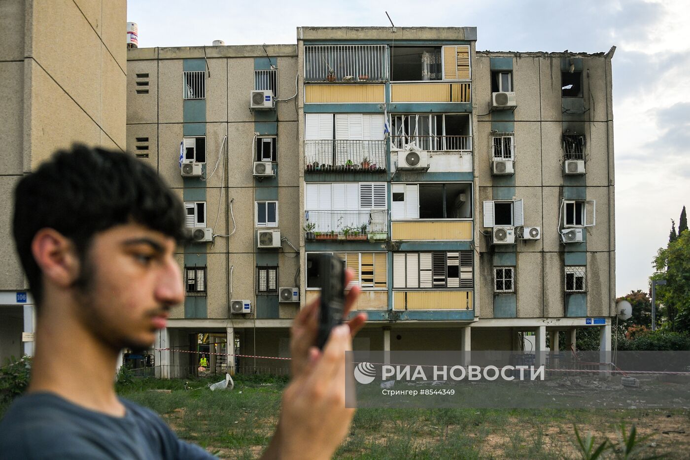 В Тель-Авиве ракета попала в жилое здание