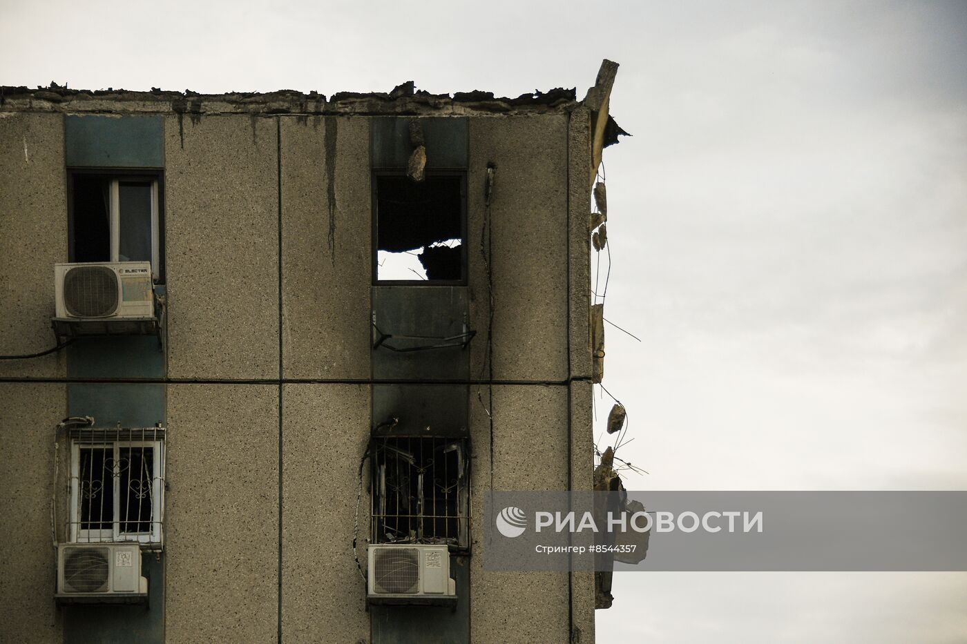 В Тель-Авиве ракета попала в жилое здание