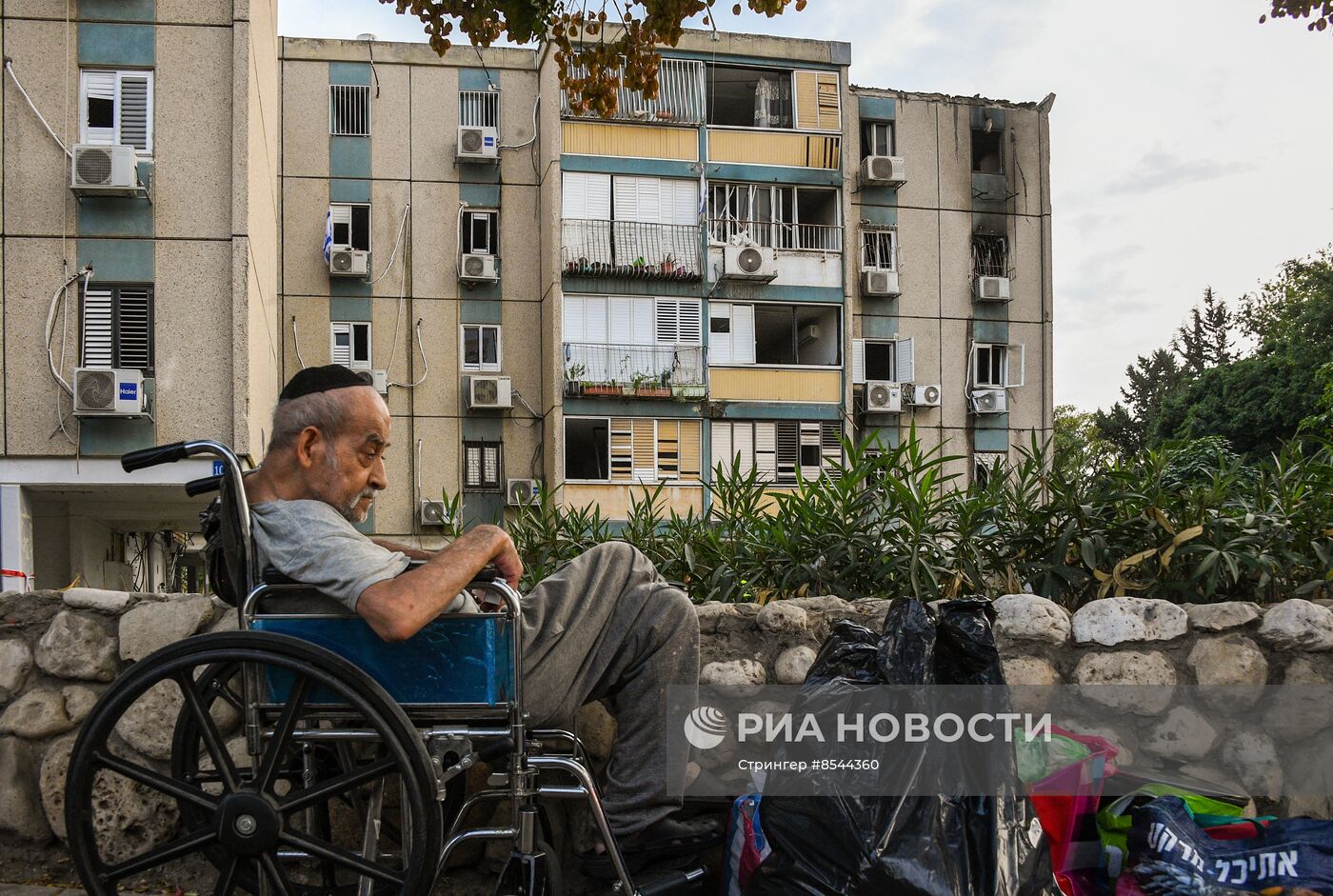 В Тель-Авиве ракета попала в жилое здание