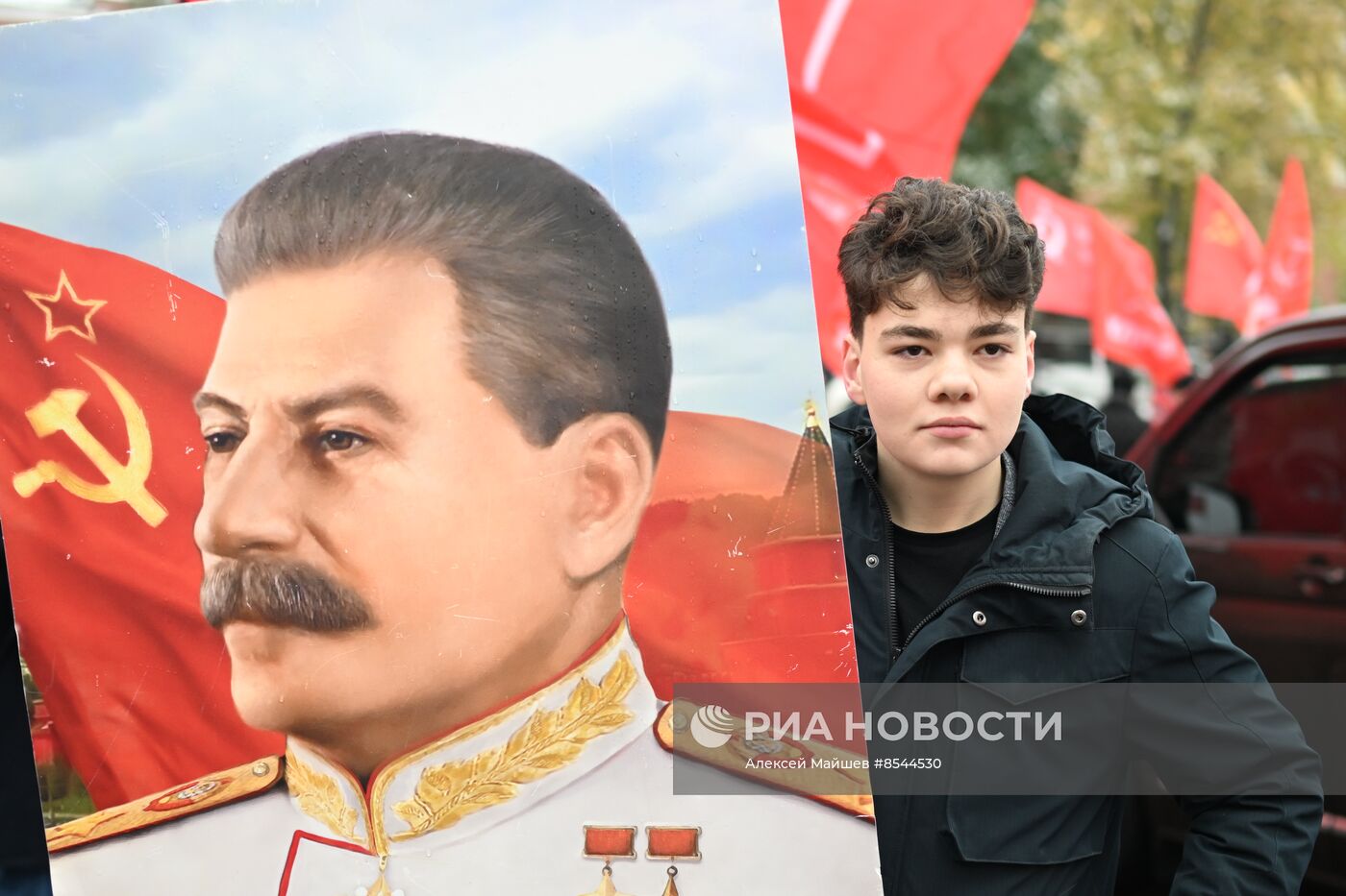 Возложение цветов к Мавзолею В.И. Ленина  в честь 105-й годовщины Ленинского Комсомола