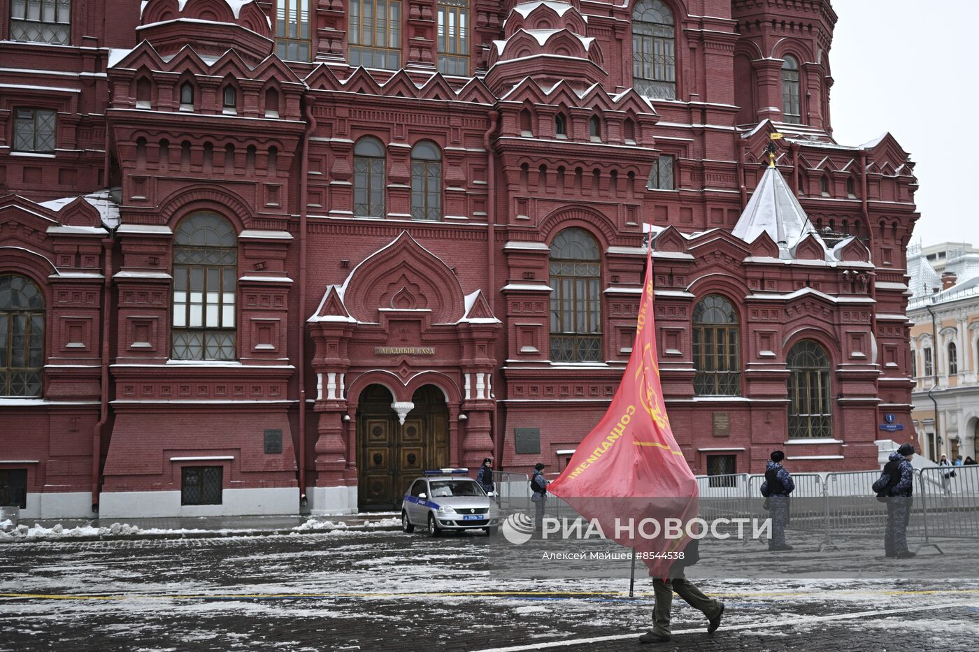 Возложение цветов к Мавзолею В.И. Ленина  в честь 105-й годовщины Ленинского Комсомола