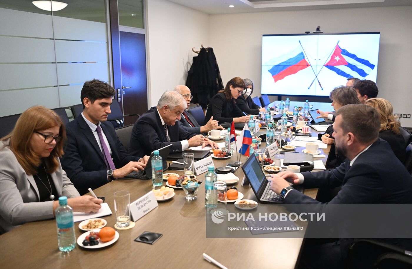 Встреча В. Никишиной с заместителем председателя совета министров Кубы Р. Руисом